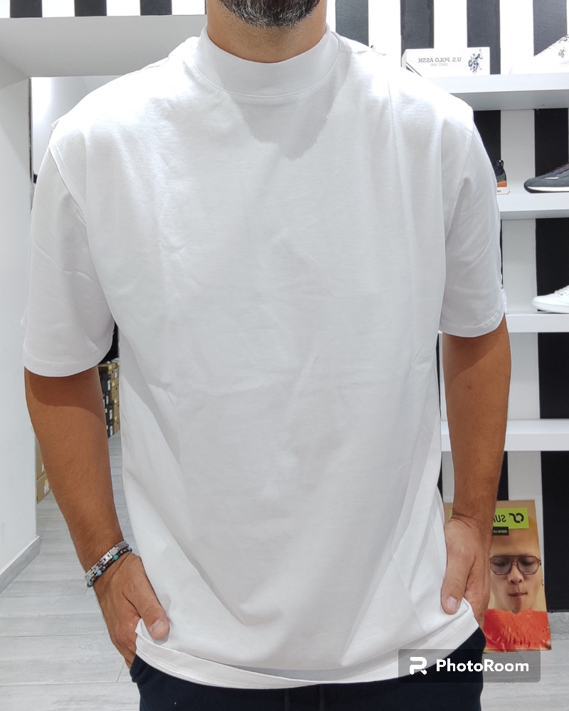 JUST WEST T-SHIRT OVERSIZE COLLO ALTO BIANCA